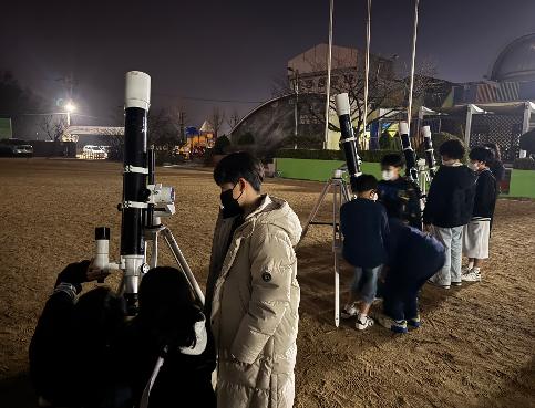 (03/30) 석정초, 밤하늘의 보석을 담다…